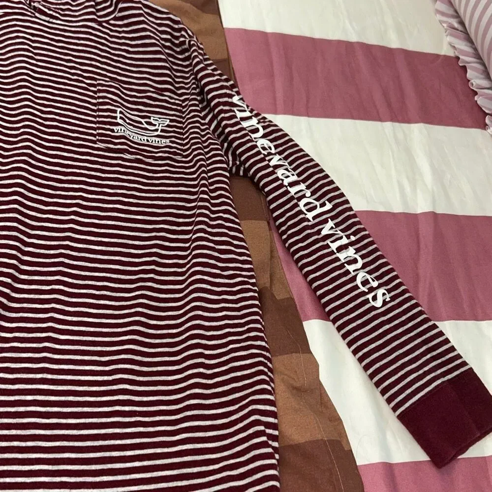 Vineyard vines boys burgundy tshirt hoodie sz S 8/10